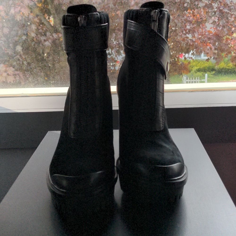 Vince Camuto Women's Footwear Women's Eberla Casual Bootie Ankle Boot, Black, 9
